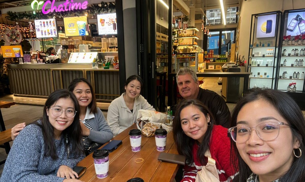 Hans and guests on a bubble tea break